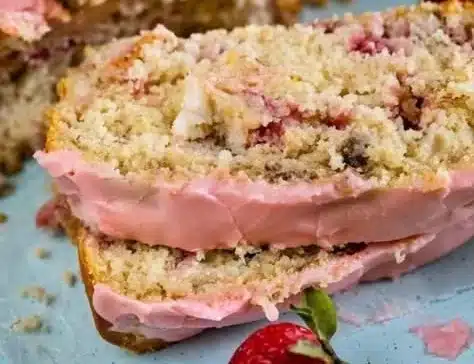 A quick bread for your brunch menu ideas! It's an easy breakfast recipe for strawberry banana bread with pancake mix. So… Strawberry banana bread with pancake mix cake, Strawberry banana bread made with pancake mix, Strawberry and cream banana bread.