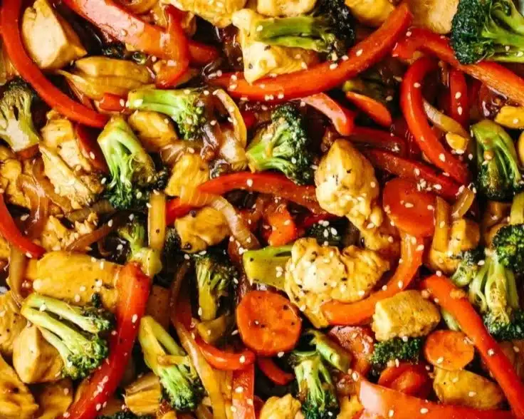 A colorful and delicious chicken stir-fry with fresh vegetables
