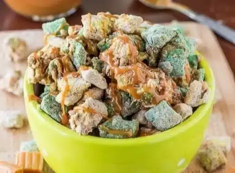 Delicious Caramel Apple Puppy Chow snack mix with apples and caramel coating.