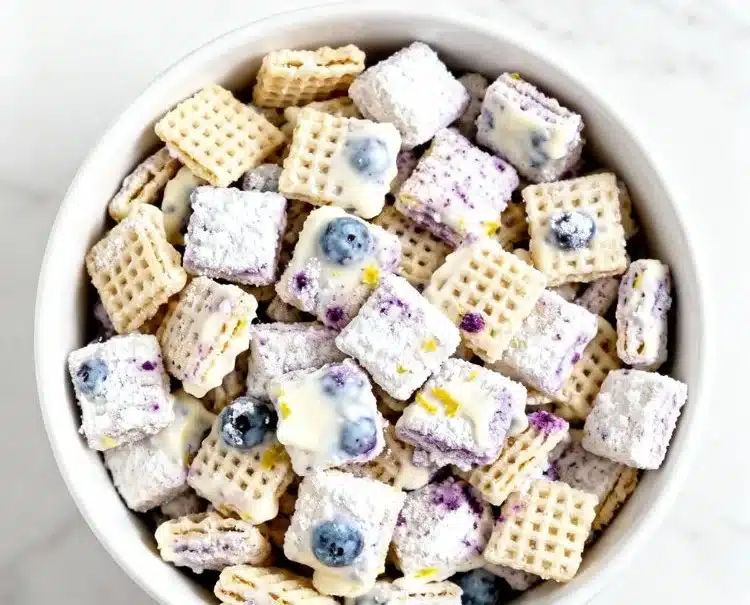 Easy No-Bake Blueberry Lemon Cheesecake Puppy Chow 💛
