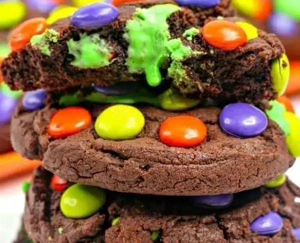 Hocus Pocus Halloween Cookies: RECIPES on The Soccer Mom Blog | Halloween cookie recipes, Fun halloween food, Halloween food treats