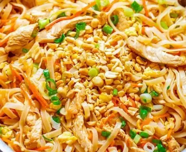 How to Make Chicken Pad Thai - Delicious Recipe