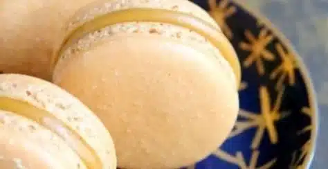 Magical Butterbeer Macarons Recipe | Harry Potter Dessert Ideas, Harry Potter Cookie Recipes, Nerd Desserts