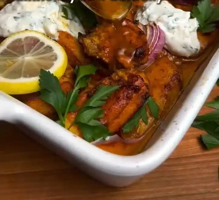 One-Pan Chicken Shawarma with Roasted Garlic Sauceš„